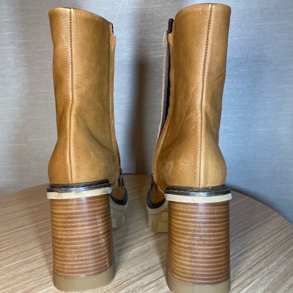 ROBBIE TAN NUBUCK – Steve Madden Y2K Booties in size 37 (6.5). - Picture 4 of 6